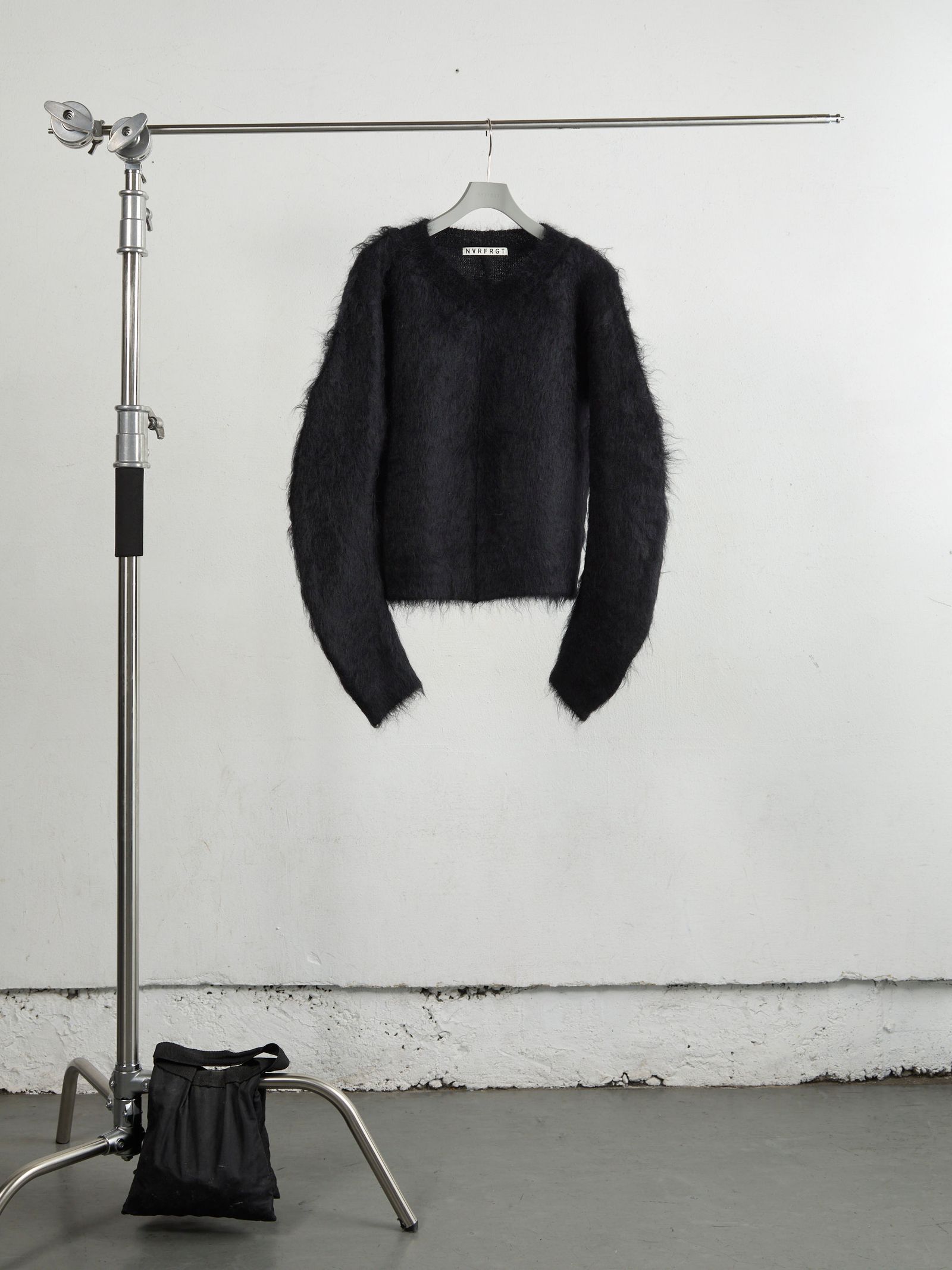 NVRFRGT - BRUSHED MOHAIR V-NECK SWEATER（BLACK） | niki