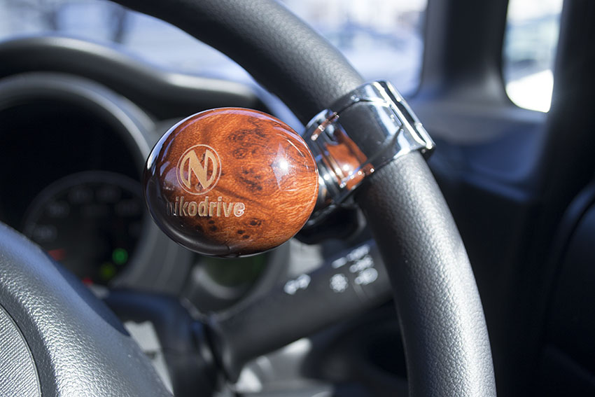 工具不要。手で取付けられるハンドルスピンナー - 【ニコドライブ