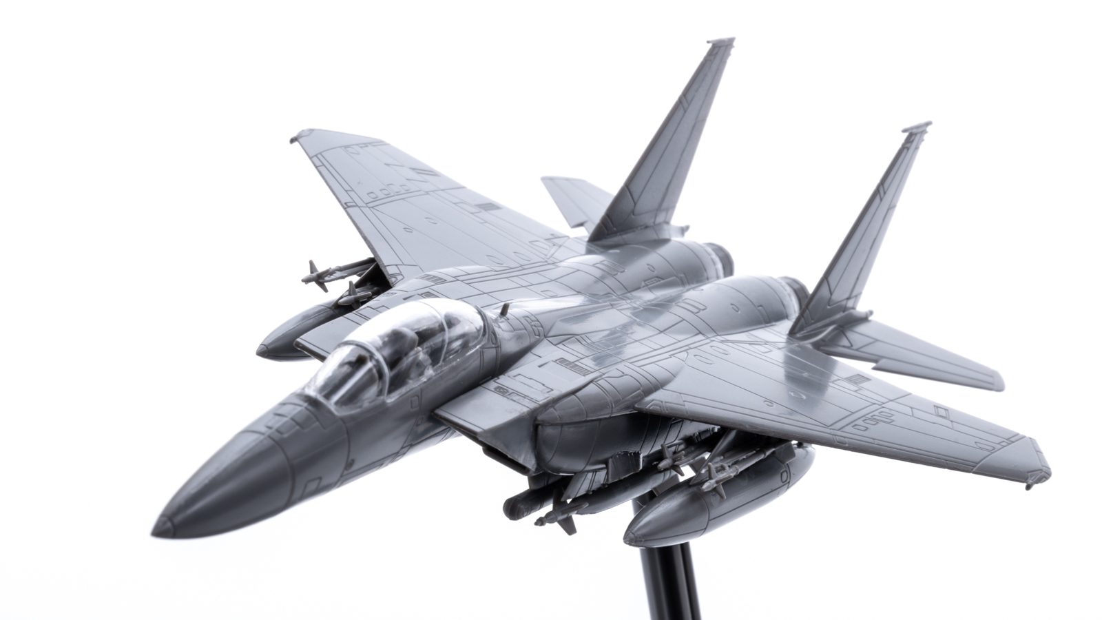 小さくても爆弾てんこ盛り。ドイツレベルのF-15Eストライクイーグルを