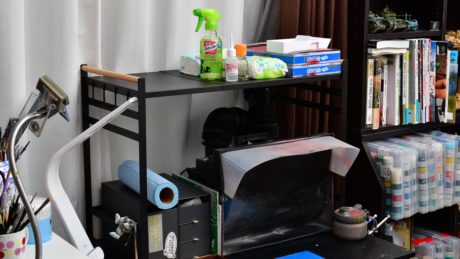 山善の「電子レンジ上ラック」で塗装スペースが超快適になった話