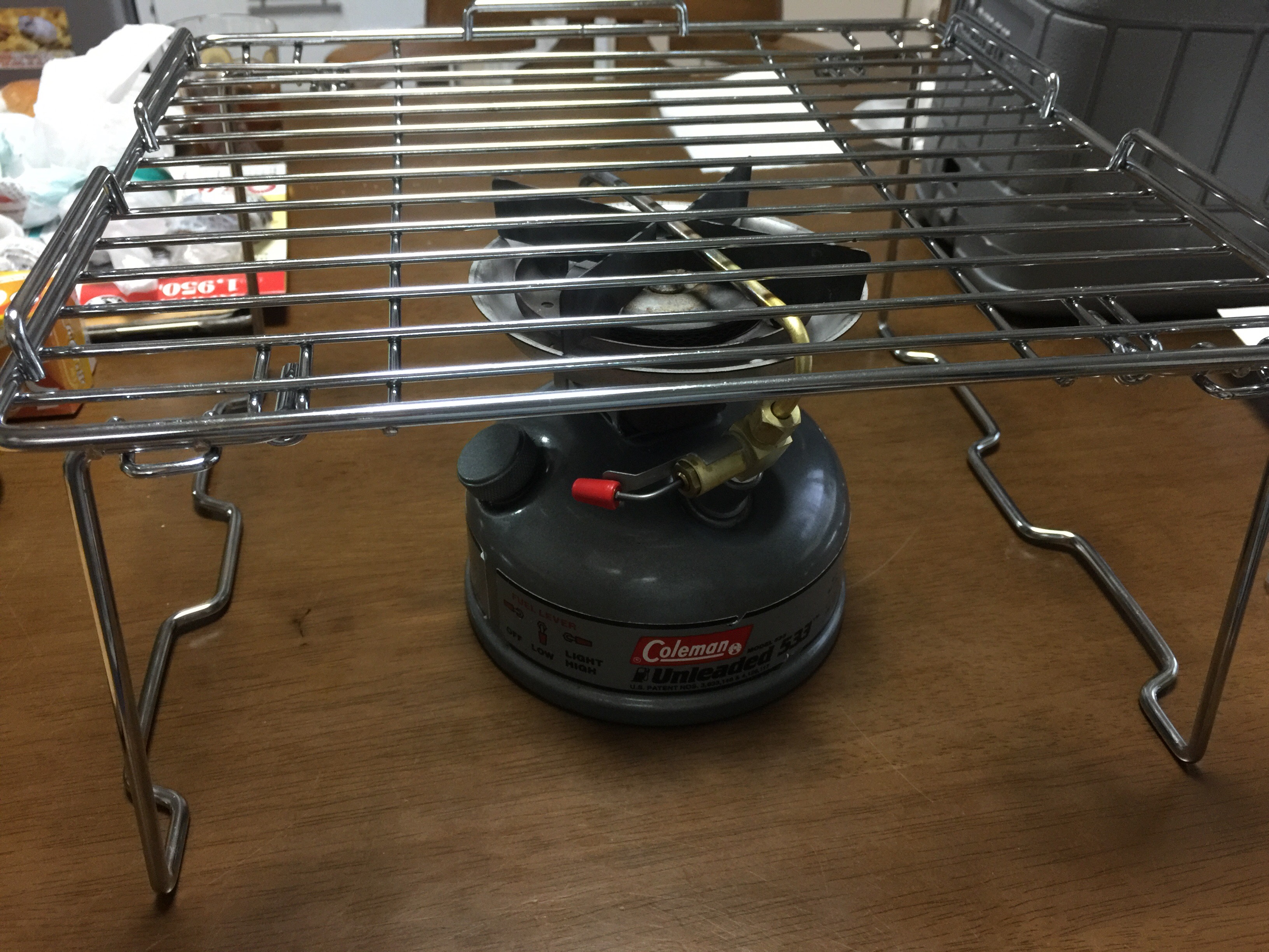 コールマンのシングルバーナー533の五徳にニトリのキッチンラック