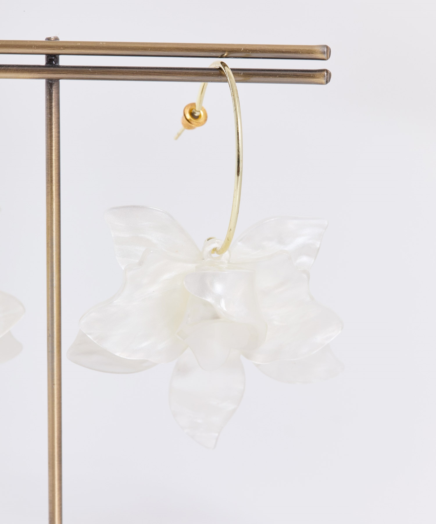 フラワーモチーフマーブル調ピアス | ピアス | NOELA OFFICIAL WEB STORE