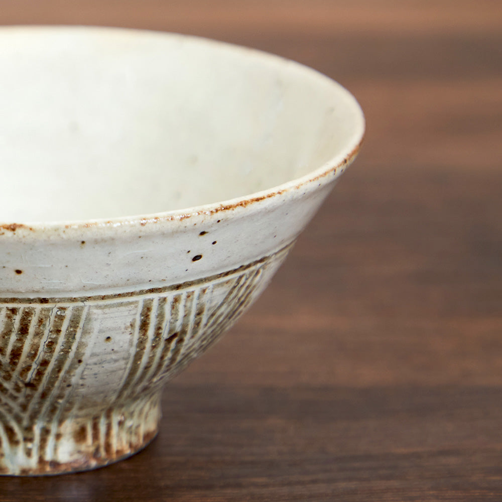 ざらりとした質感粉引】【手なじみ良い飯椀】白水工房 粉引飯碗・大