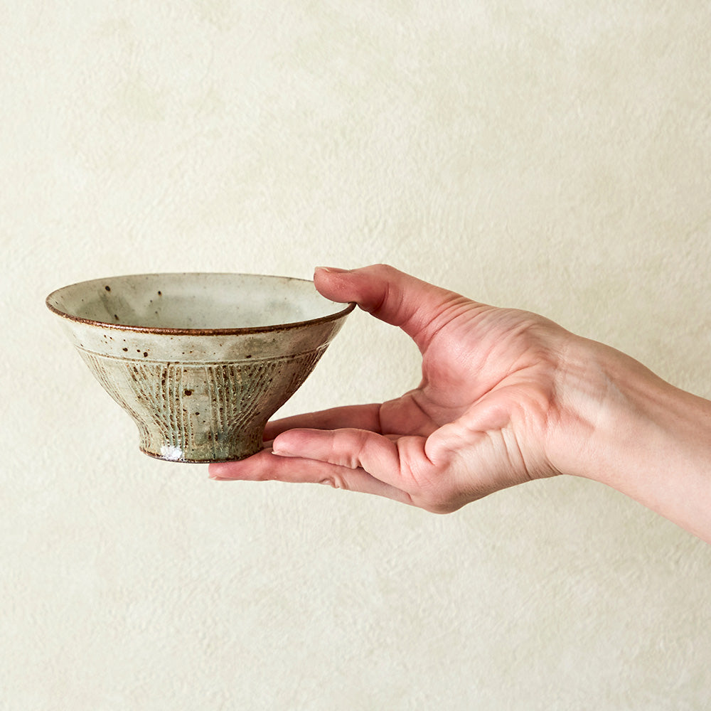 ざらりとした質感粉引】【手なじみ良い飯椀】白水工房 粉引飯碗・大