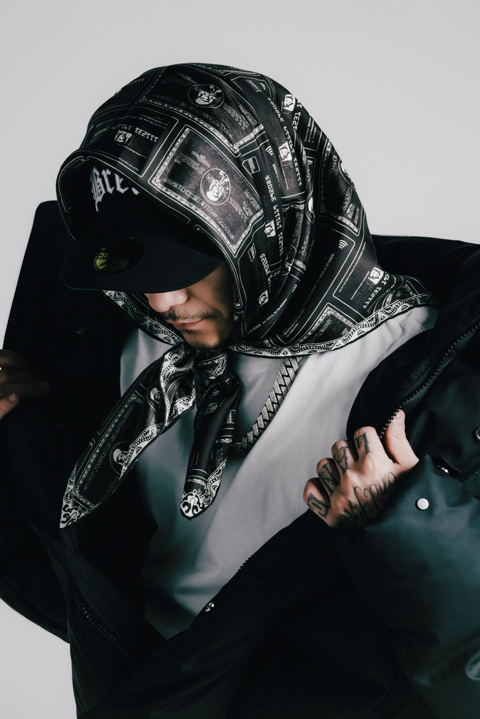 BREATH ブレス FW24 BLACK CARD SILK SCARF / BLK - NUBIAN