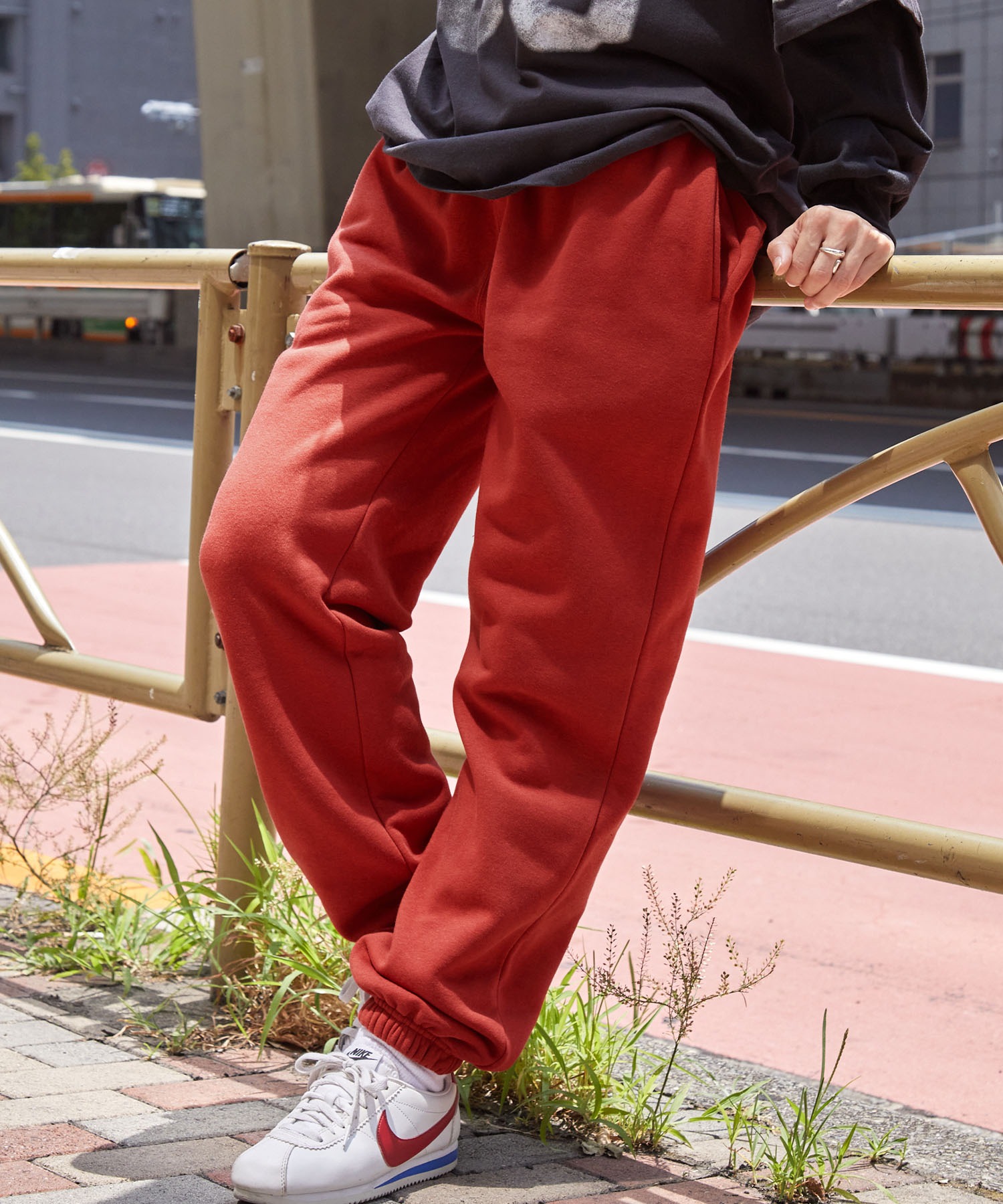 ルーズシルエットカラースウェットパンツ MONO-MART│MONO-MART