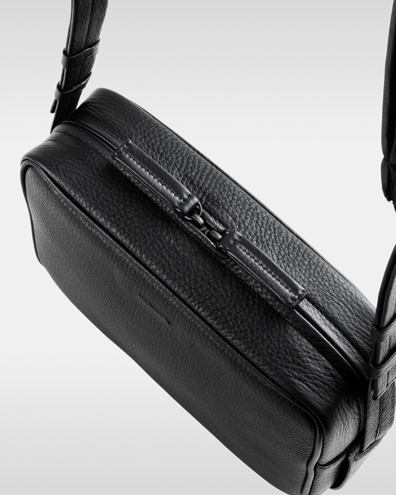 ソフトショルダーバッグ スモール - レザーショルダーバッグ – objcts.io