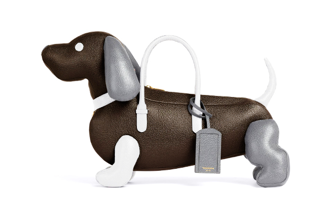 トム ブラウンのダックスフント型バッグがカラフルに登場、すべてが