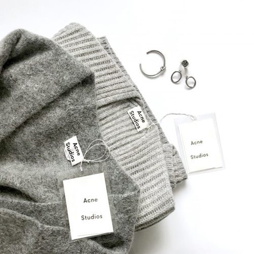 ミニマル思考が愛する【Acne Studios】定番ニットたち | Oggi.jp