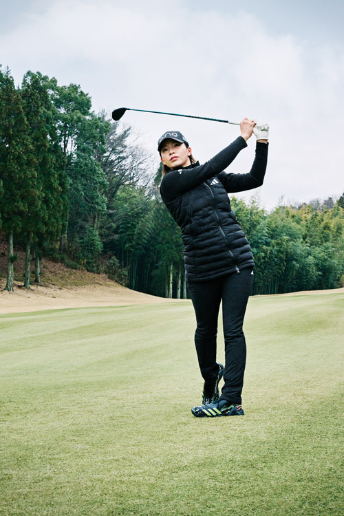 暖かい。でも振れる！真冬のゴルフ支度に欠かせない最強ウェアは