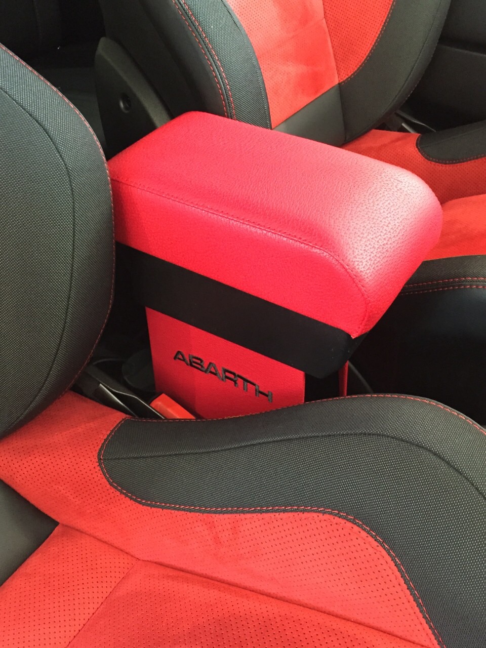 NEW☆アバルトレザーアームレスト｜アバルト 機能停止×田園調布