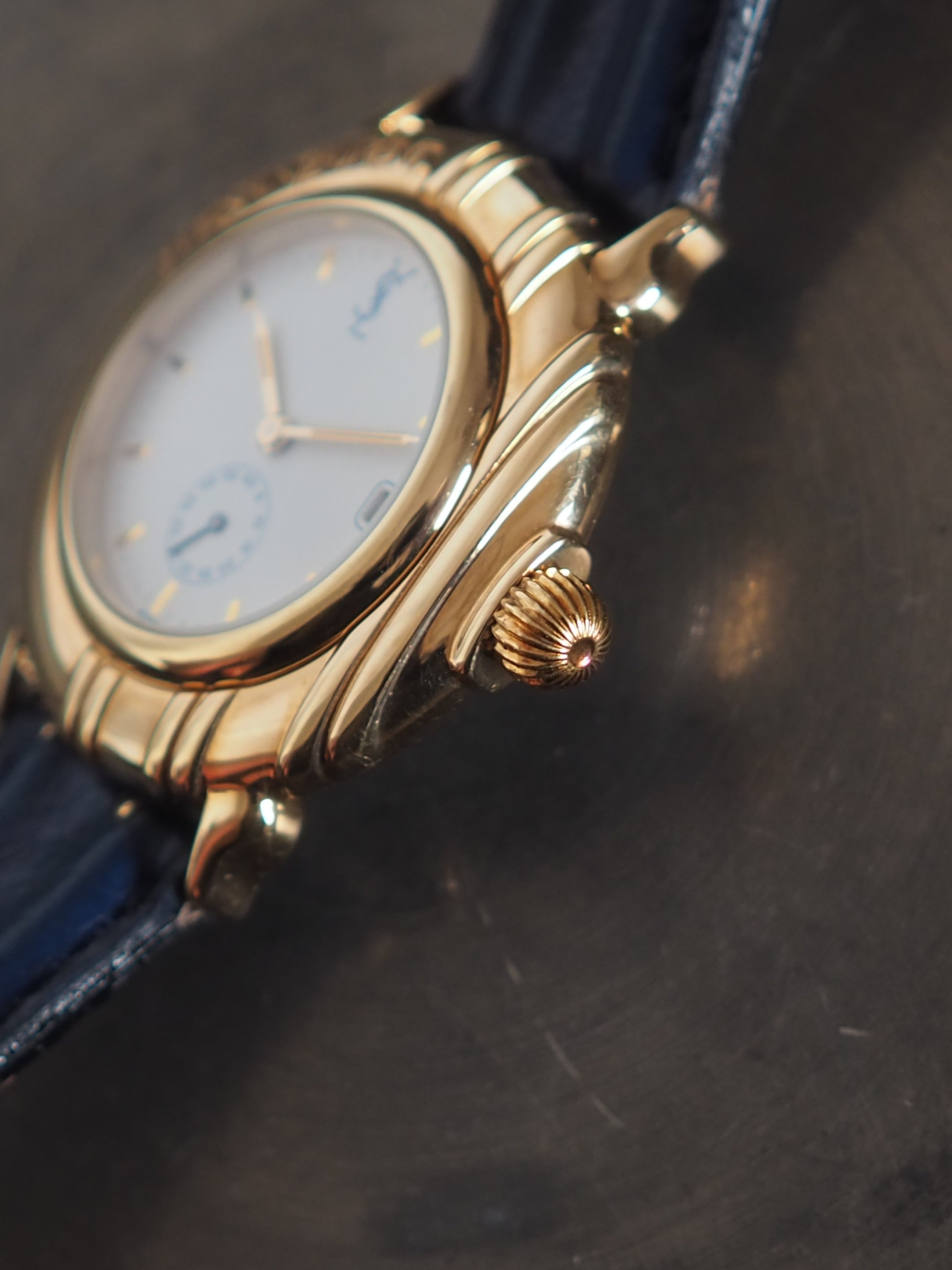 Yves Saint Laurent サンローラン YSL ラウンド ウォッチ 腕時計