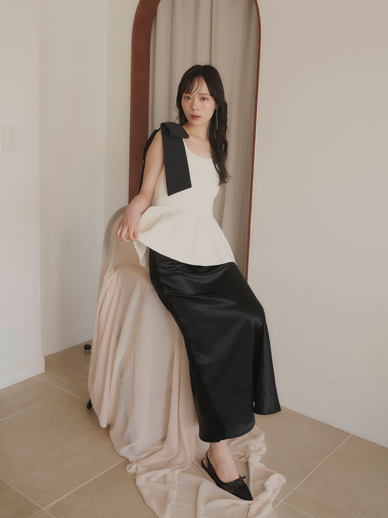 サテンライクIラインスカート