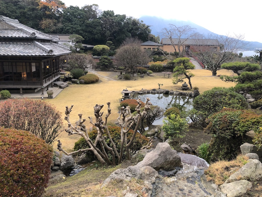 マナーハウス島津重富荘（旧重富島津家別邸）庭園 ― 桜島と錦江湾の