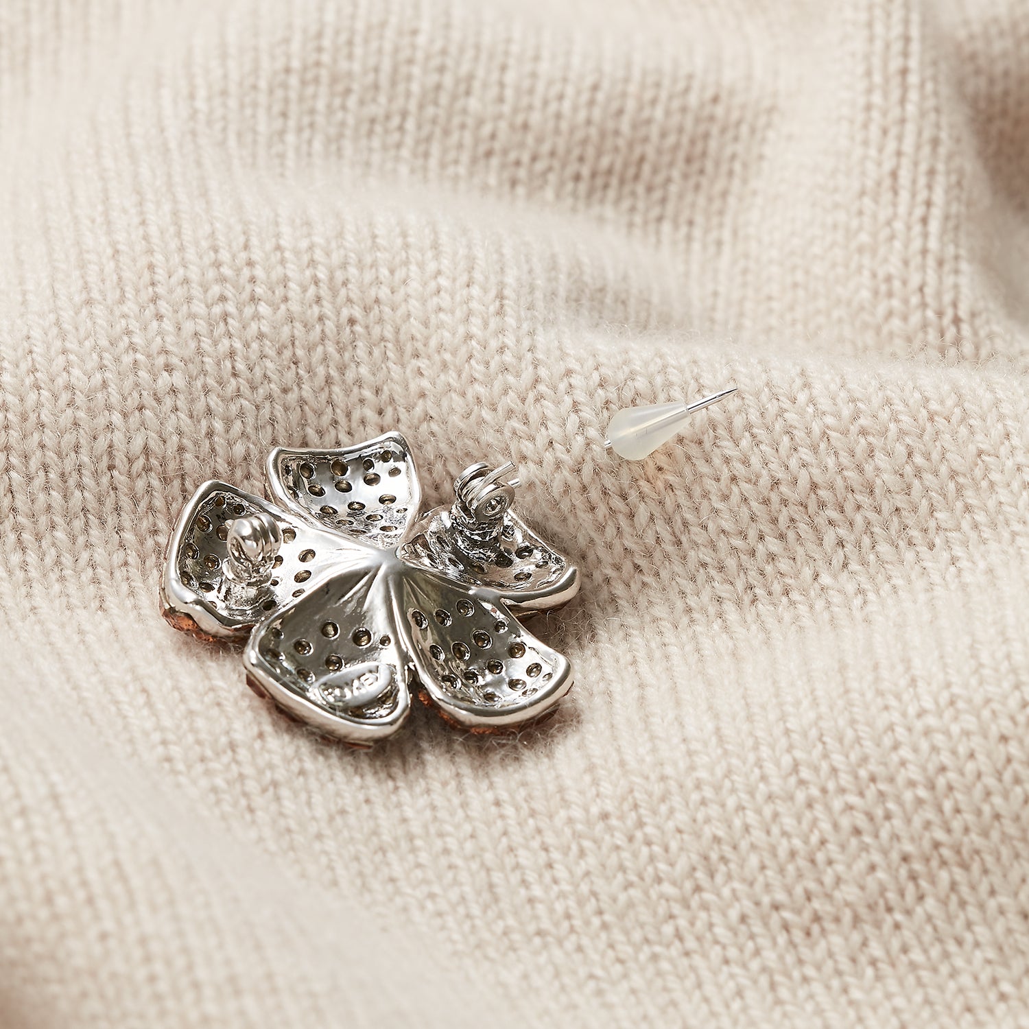 26645 Brooch “Fleur