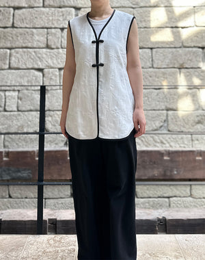 Mame Kurogouchi / Raised Jacquard Frog Button Vest / MM26SS-SH042