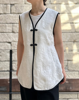 Mame Kurogouchi / Raised Jacquard Frog Button Vest / MM26SS-SH042