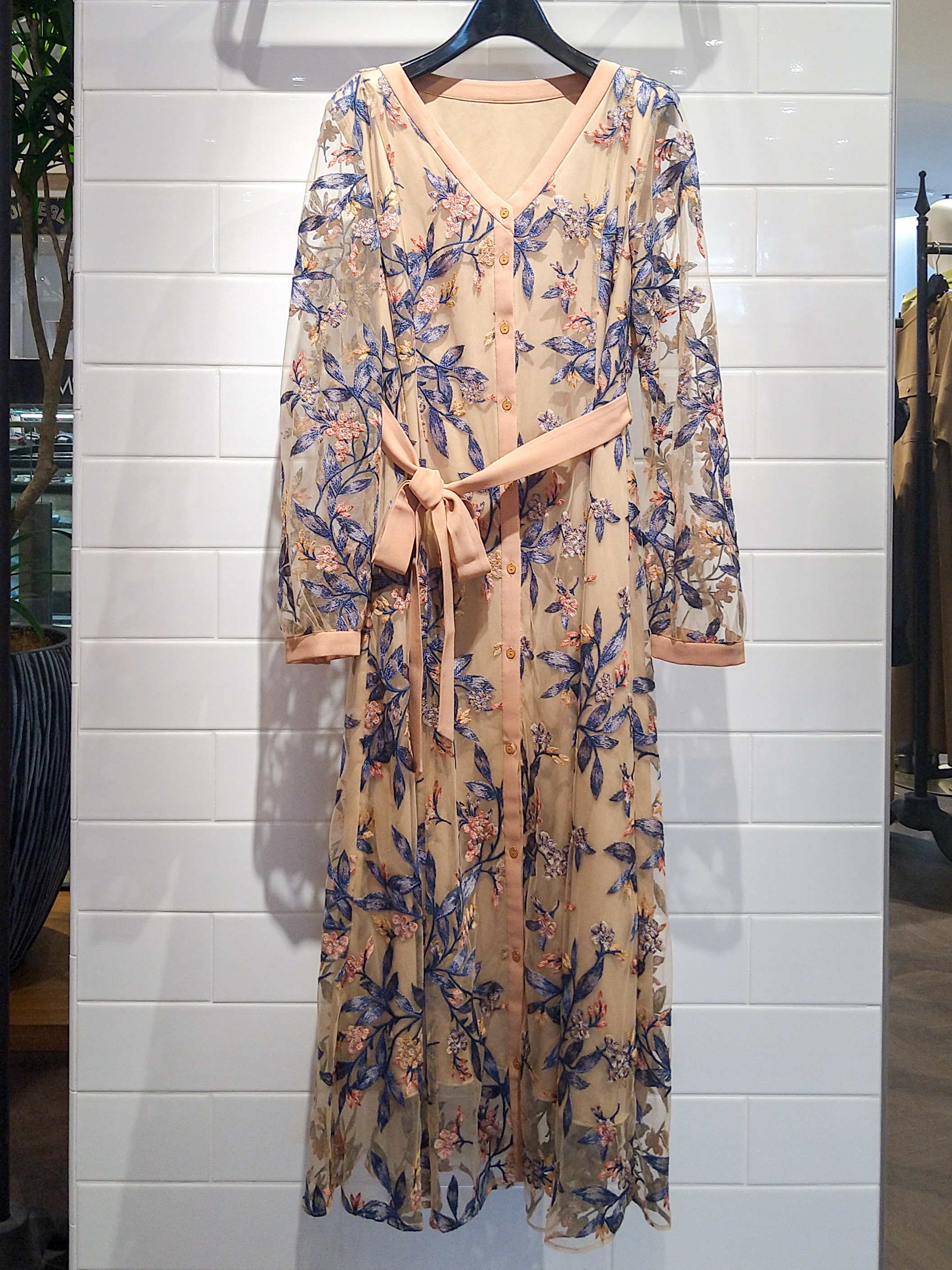 仙台パルコ】フラワー刺繍フレアワンピース ベージュ 36(36 ベージュ