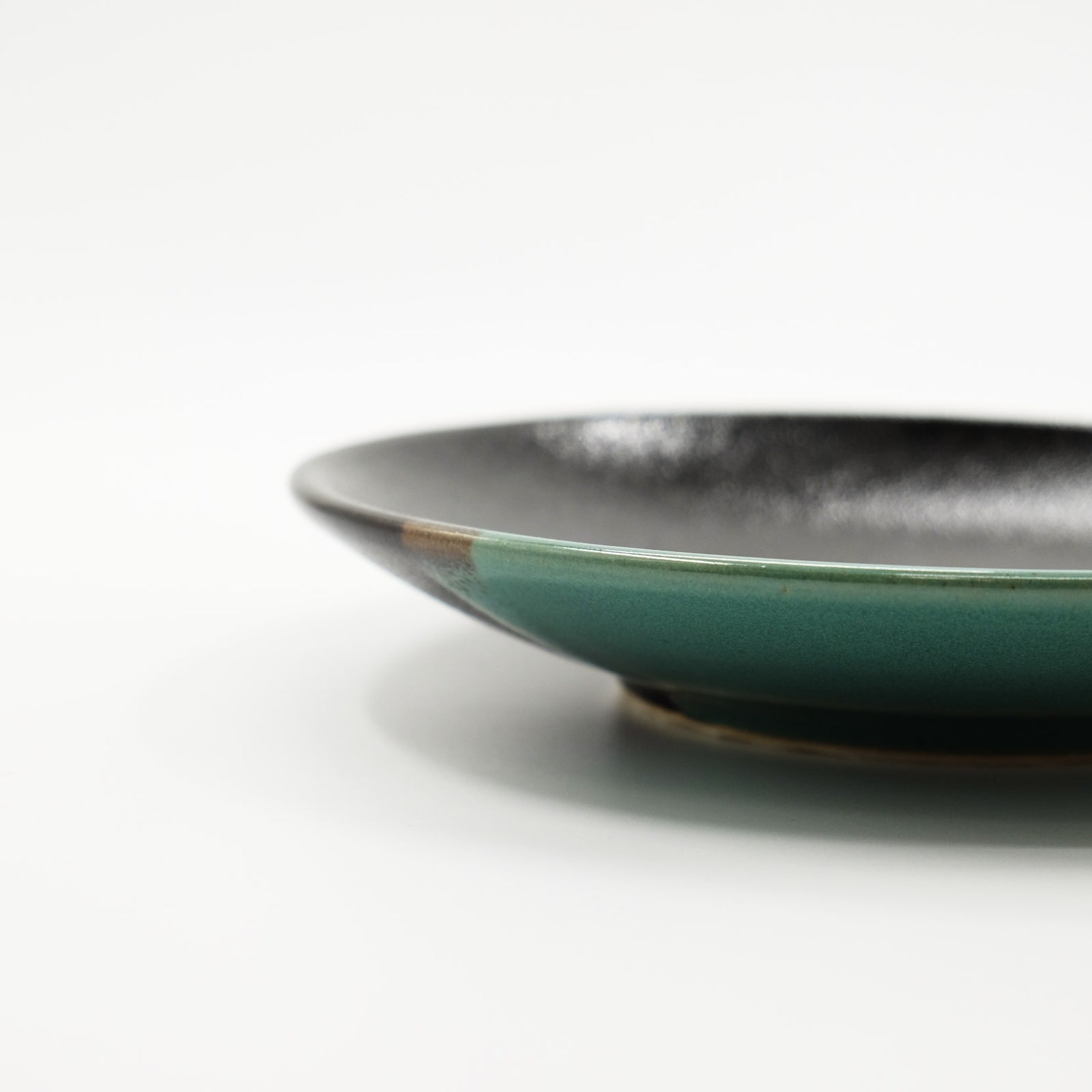 益子焼 so many years 民藝 和平皿 染分黒青 Φ25×H4cm – Osmund Drive