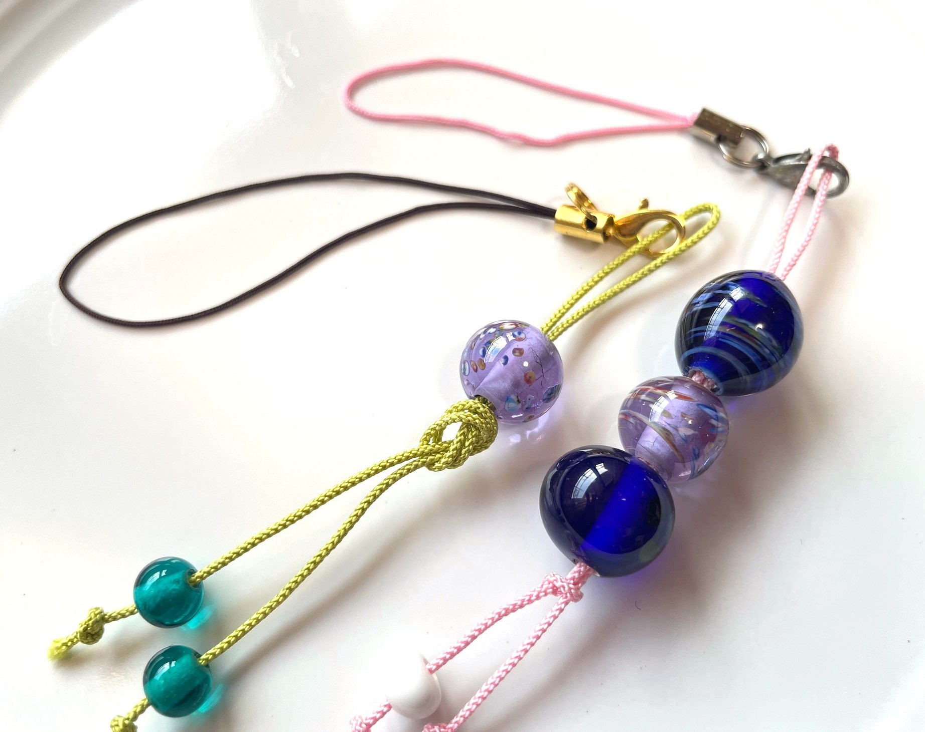 歴史ある工芸用ガラス会社でトンボ玉づくり体験を／体験Vol.23 | ええ