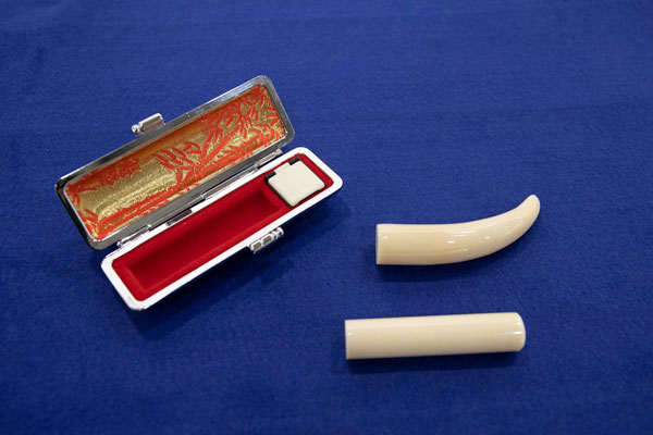 鯨歯工芸 千々松商店 - ホエールタウンおしか