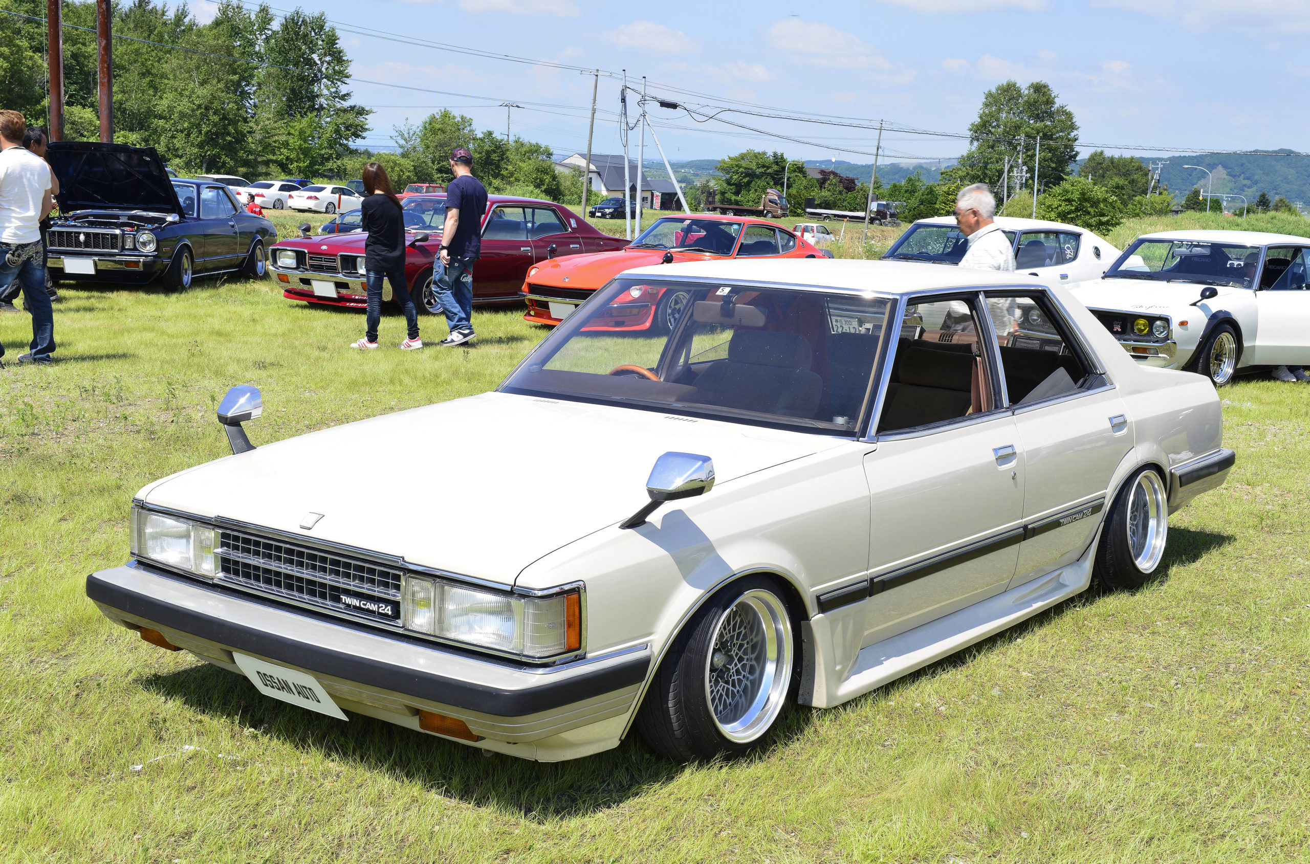 サイドステップが地面スレスレのローフォルム | ossanauto