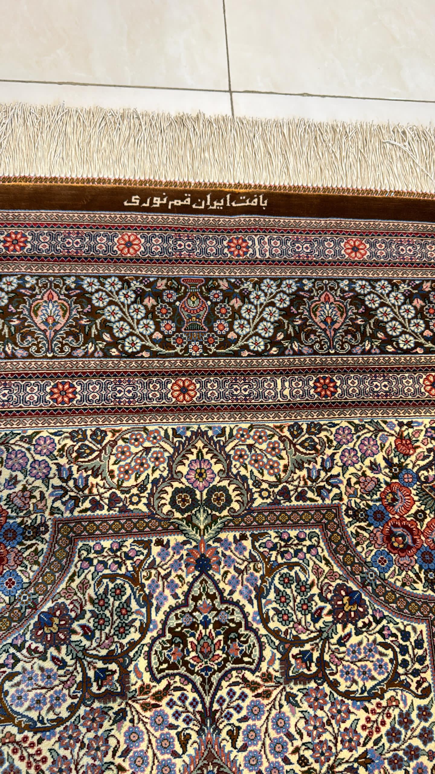 高級ペルシャ絨毯クム産シルク100％ ノウリ工房 152×104cm（FN-10004