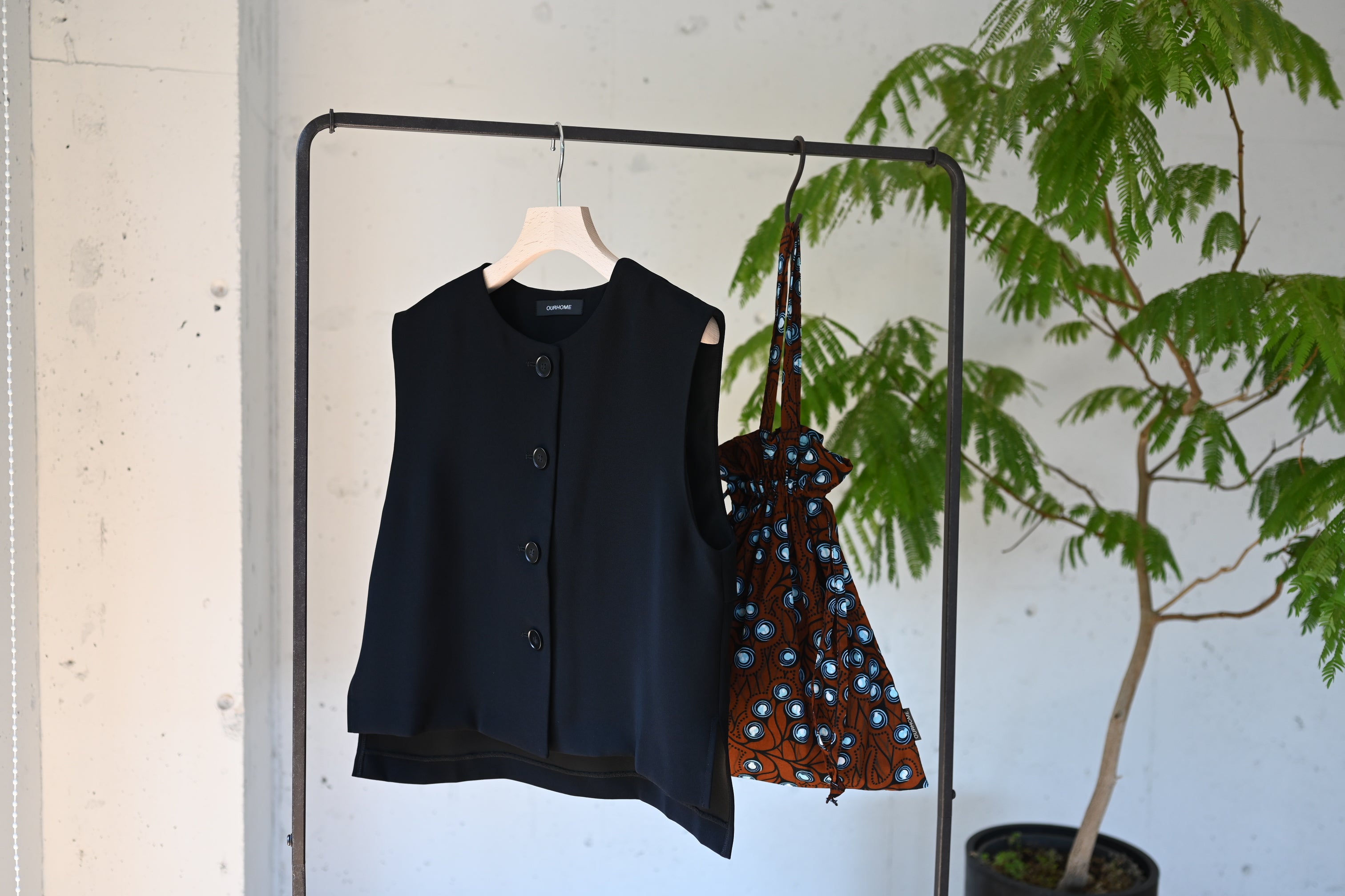 洗えるボタンベスト – OURHOME