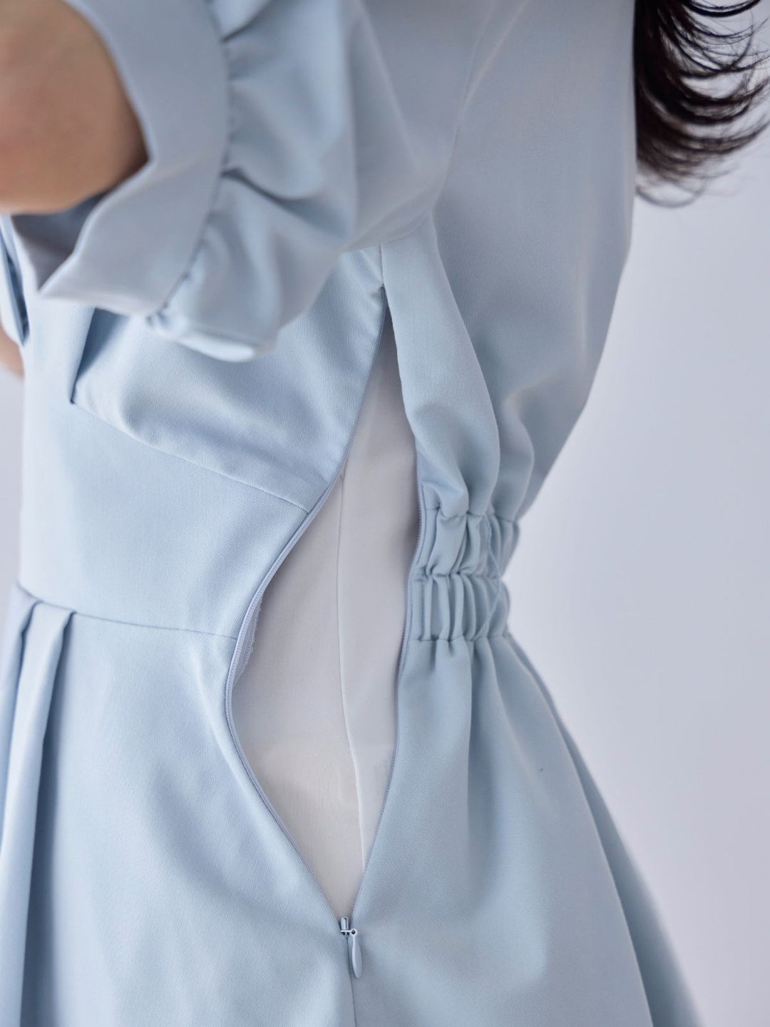 ウエストベルト付きカシュクールブラウス 25SS：ホワイト│胸が大きな