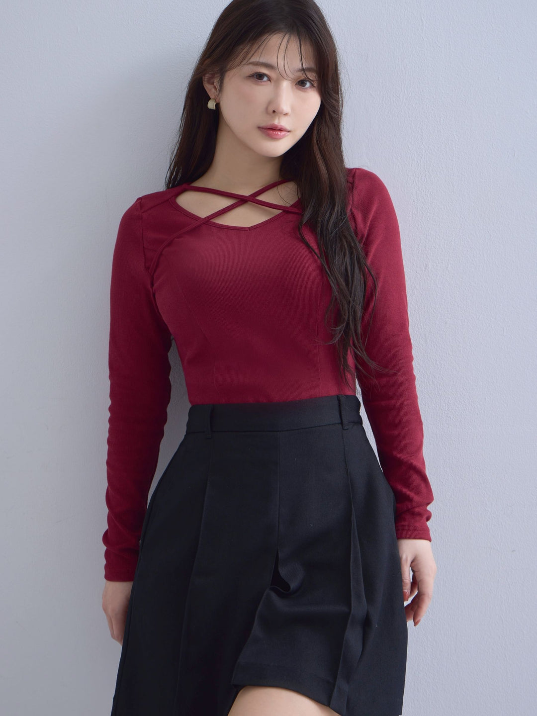 Vネックストラップカットソー：ボルドー│胸が大きな女性のための