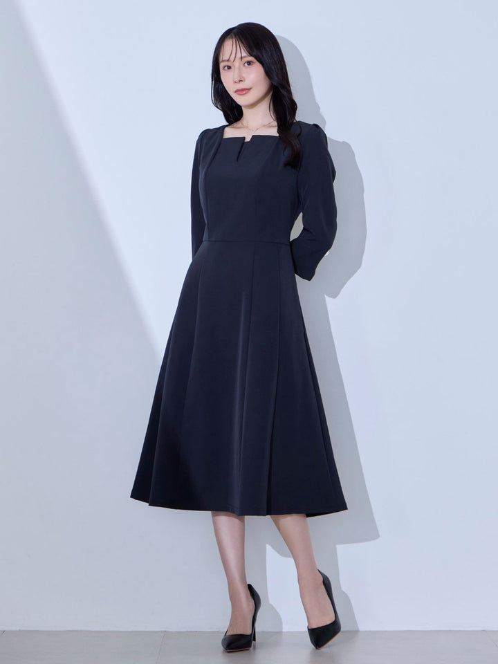 7分袖スクエアネックフレアワンピース：ネイビー│胸が大きな女性の