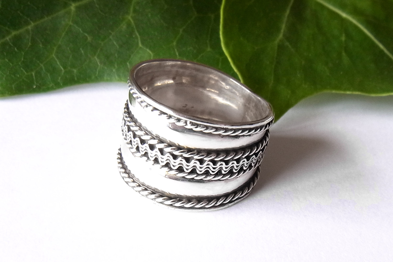 バリ島シルバーリングNo.A-BRI-068|中央に波状の模様が施された幅広