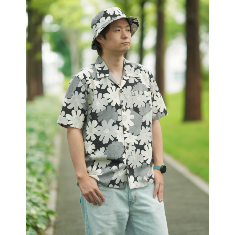 花柄 アロハシャツ ＜秋桜/白黒＞ | 京友禅アロハシャツ【Pagong】公式