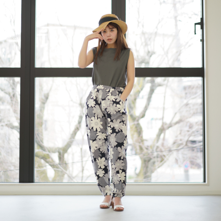 花柄 友禅パンツ ＜秋桜/白黒＞ | 京友禅アロハシャツ【Pagong】公式