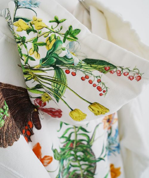 AHCAHCUM あちゃちゅむ お花の体ジップパーカー（シロ）