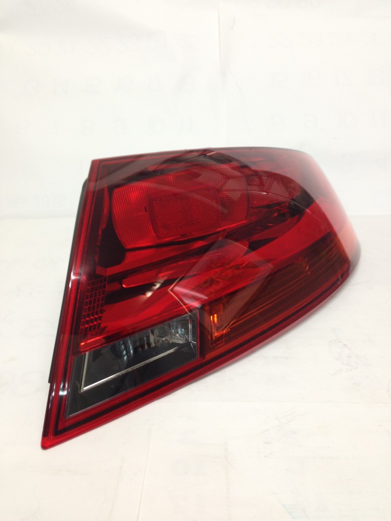 アウディ TT(8J) テールランプ 右 8J0945096G