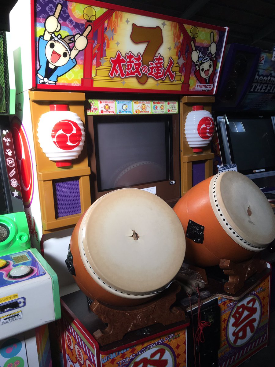 太鼓の達人 旧筐体13 赤白斜め装飾 純正 ① 太鼓の達人