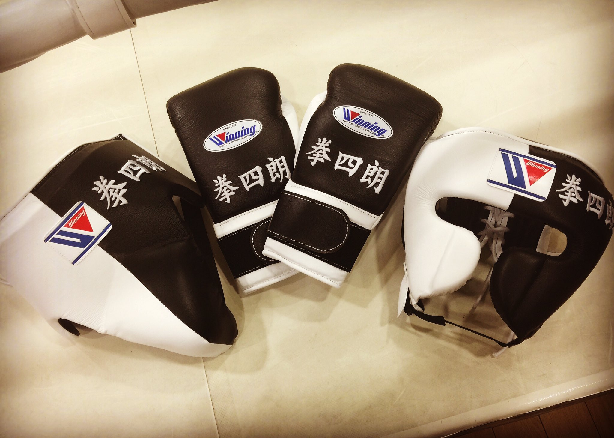 Winning ボクシングヘッドギア＆グローブ 14 ozファールカップネーム入