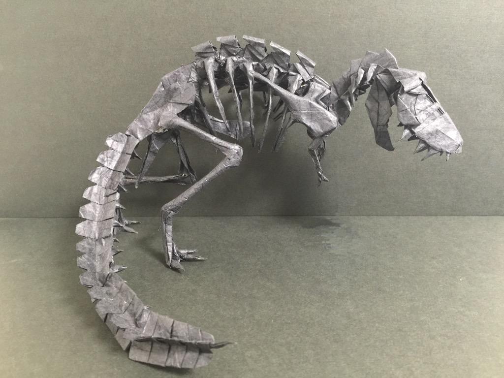 ティラノサウルス全身骨格 吉野一生 結構小さい紙で折ってもでっかく