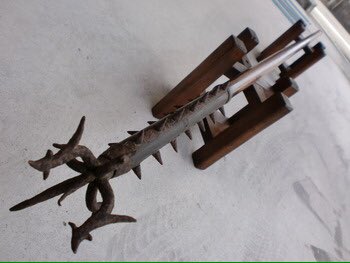 袖搦(そでがらみ)：室町時代に中国から日本に伝わった。全長2.5～3m