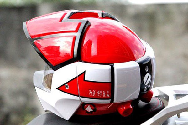 I love マクロス】 中華メーカー「Masei」のバルキリー・ヘルメット