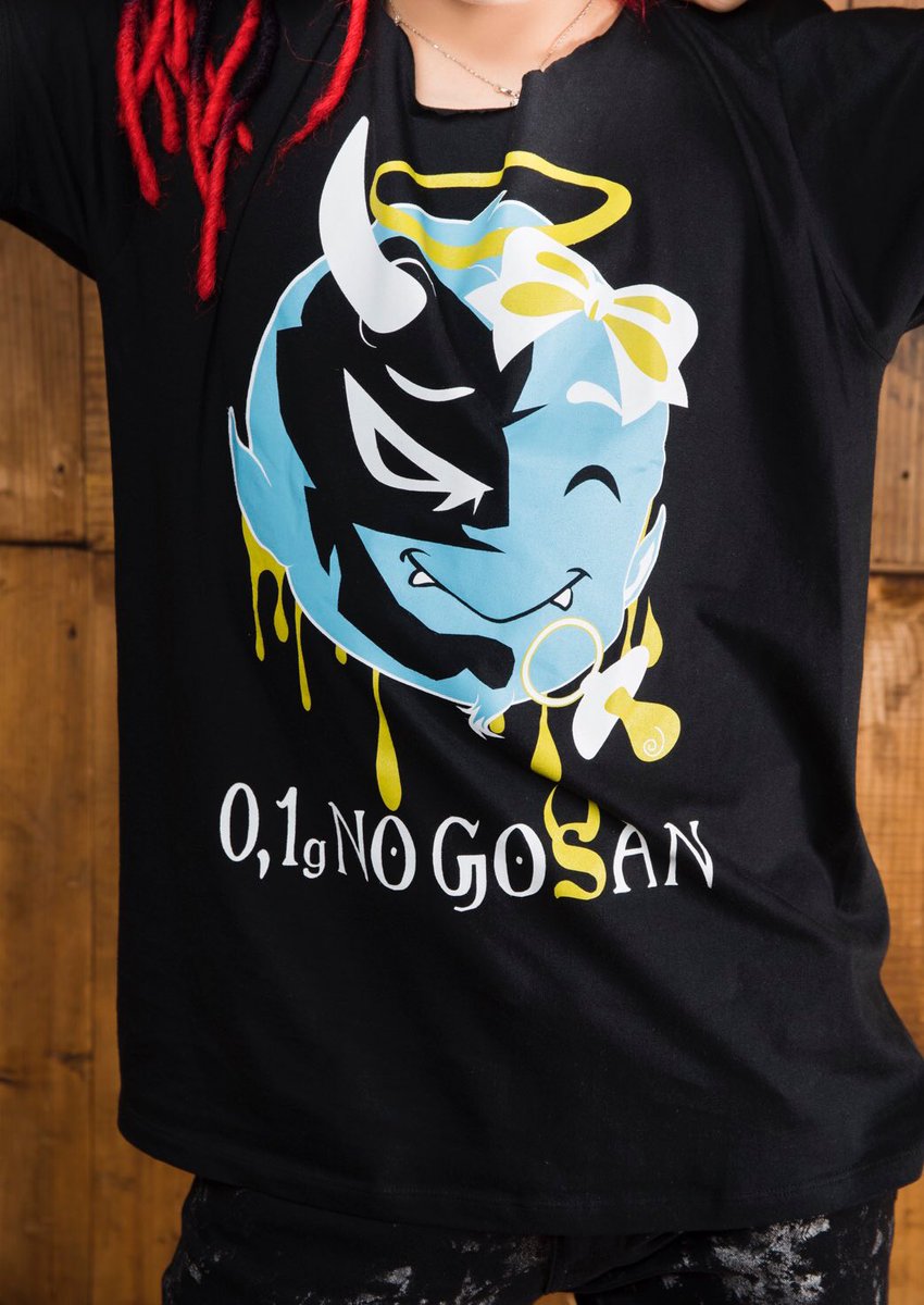 俺のTシャツのデザインは ライブ中の鬼のような緑川👹と普段のまったり