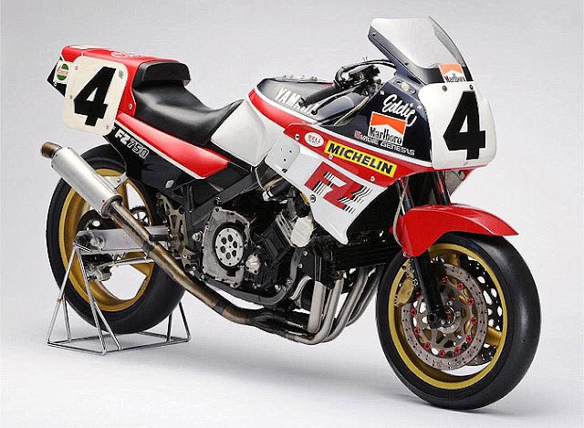 1986年のデイトナでエディ・ローソンが優勝した、ヤマハ FZ750！ 紺x
