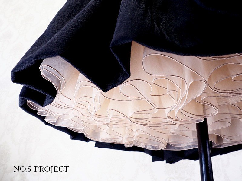 予約販売】スカートの中をフリルで埋めつくす「運命のパニエ