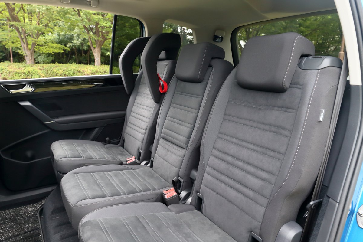 手前と奥のシートは、オプションで選べるインテグレーテッド