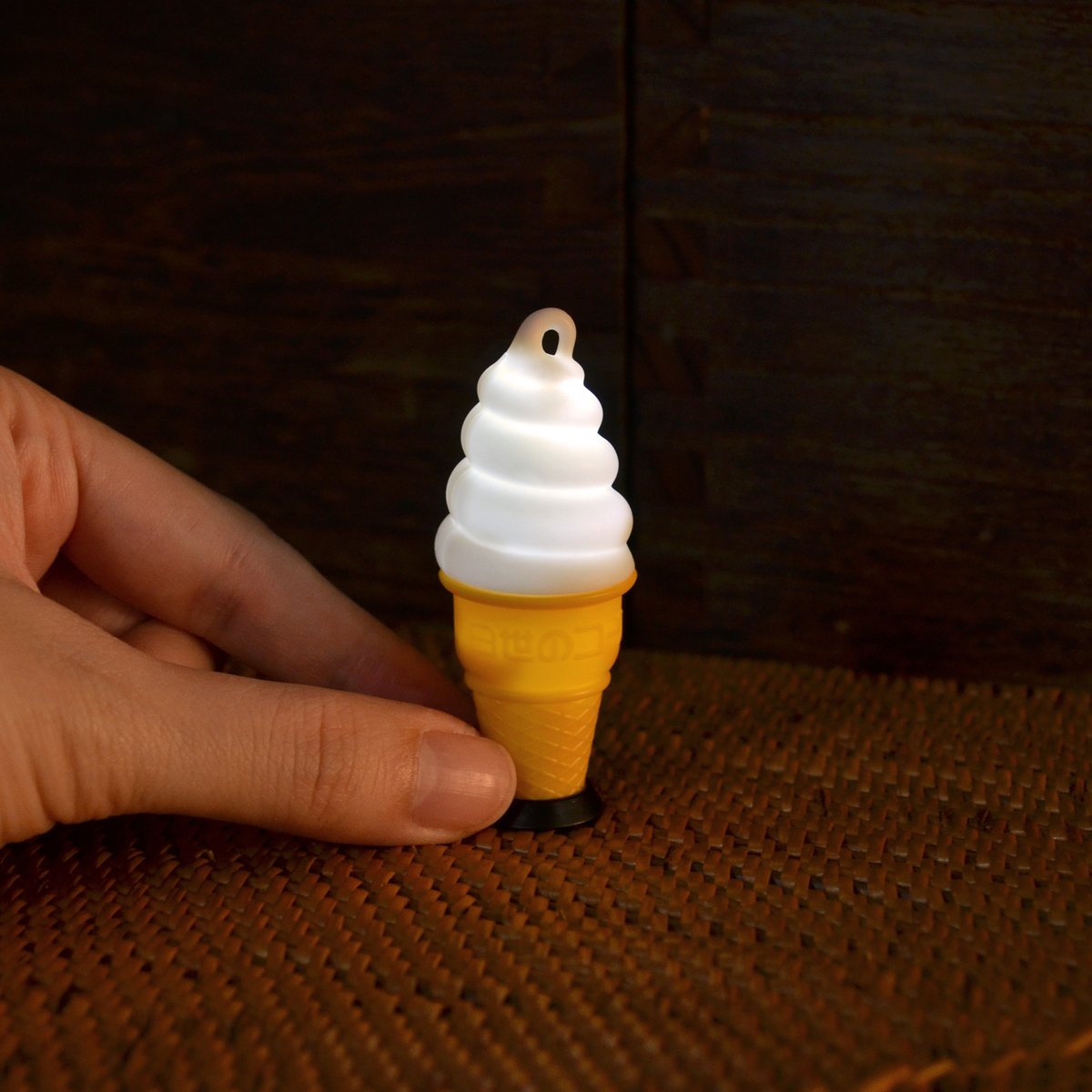 日世ソフトクリームスタンドライト