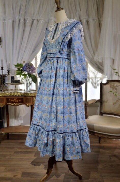 再入荷のお知らせ】 《花々のヴィクトリアンドレス》 オンライン