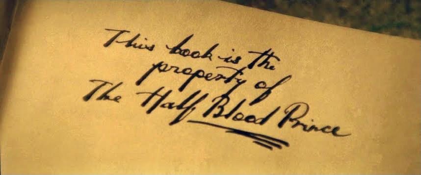 自分の名前をアナグラムしてヴォルデモート卿と名乗っちゃう。自分で半