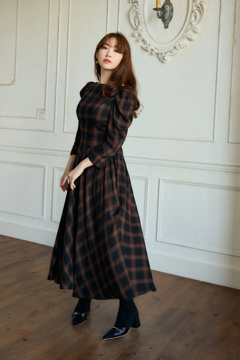 Roanne Over Check Dress// これからの季節に大活躍する 存在感