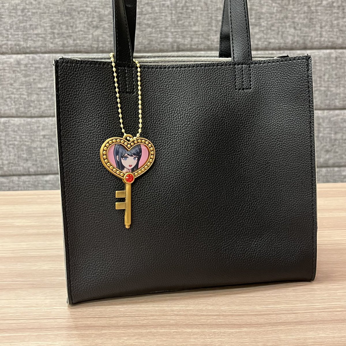 ニューダンガンロンパV3』の「愛の鍵」をモチーフにしたキーホルダーが